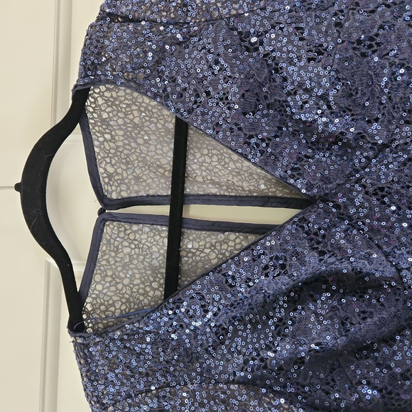 NWT Kay Unger Sequin Lace V-Neck Sheath Dress - Picture 5 of 10